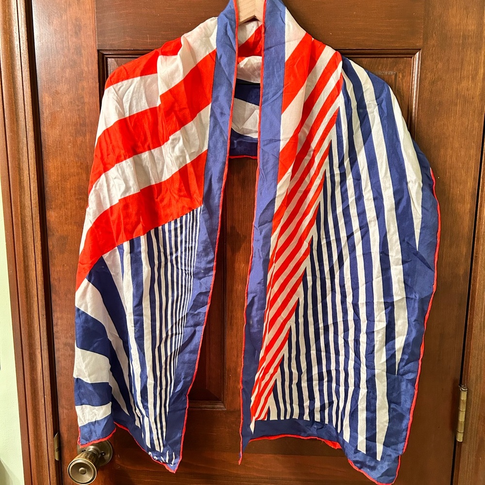UENA VTG Pretty Silk Patriotic Oblong scarf.